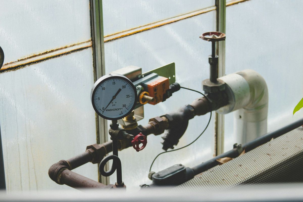 Pressure gauge and transmitter on process piping