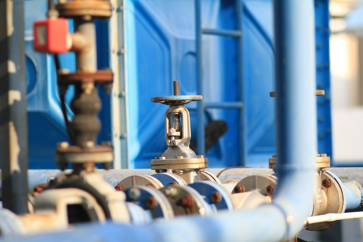 Industrial gate valve on a process pipeline